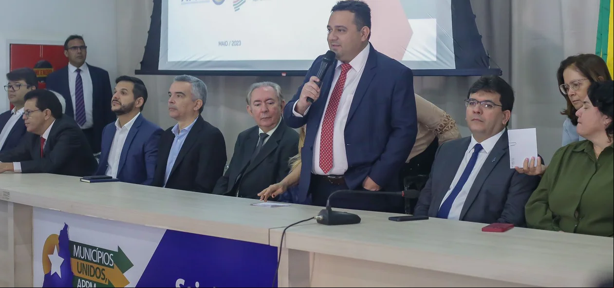 Toninho de Caridade fala em reunião na APPM