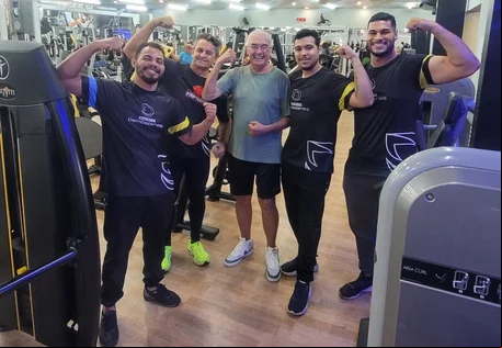Nas academias cuidamos do corpo, da mente e da convivência social dos idosos