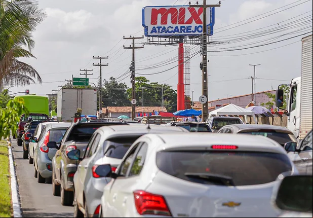 Inauguração do Mix Atacarejo causa congestionamento em Teresina
